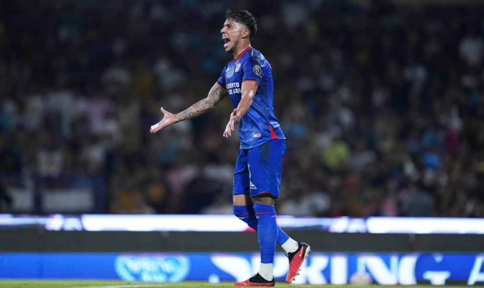 Cruz Azul busca concluir la relación laboral con Carlos Salcedo